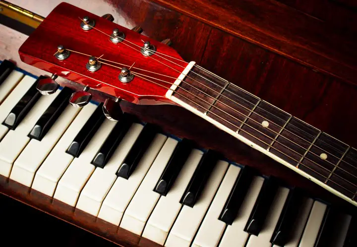 guitar vs piano